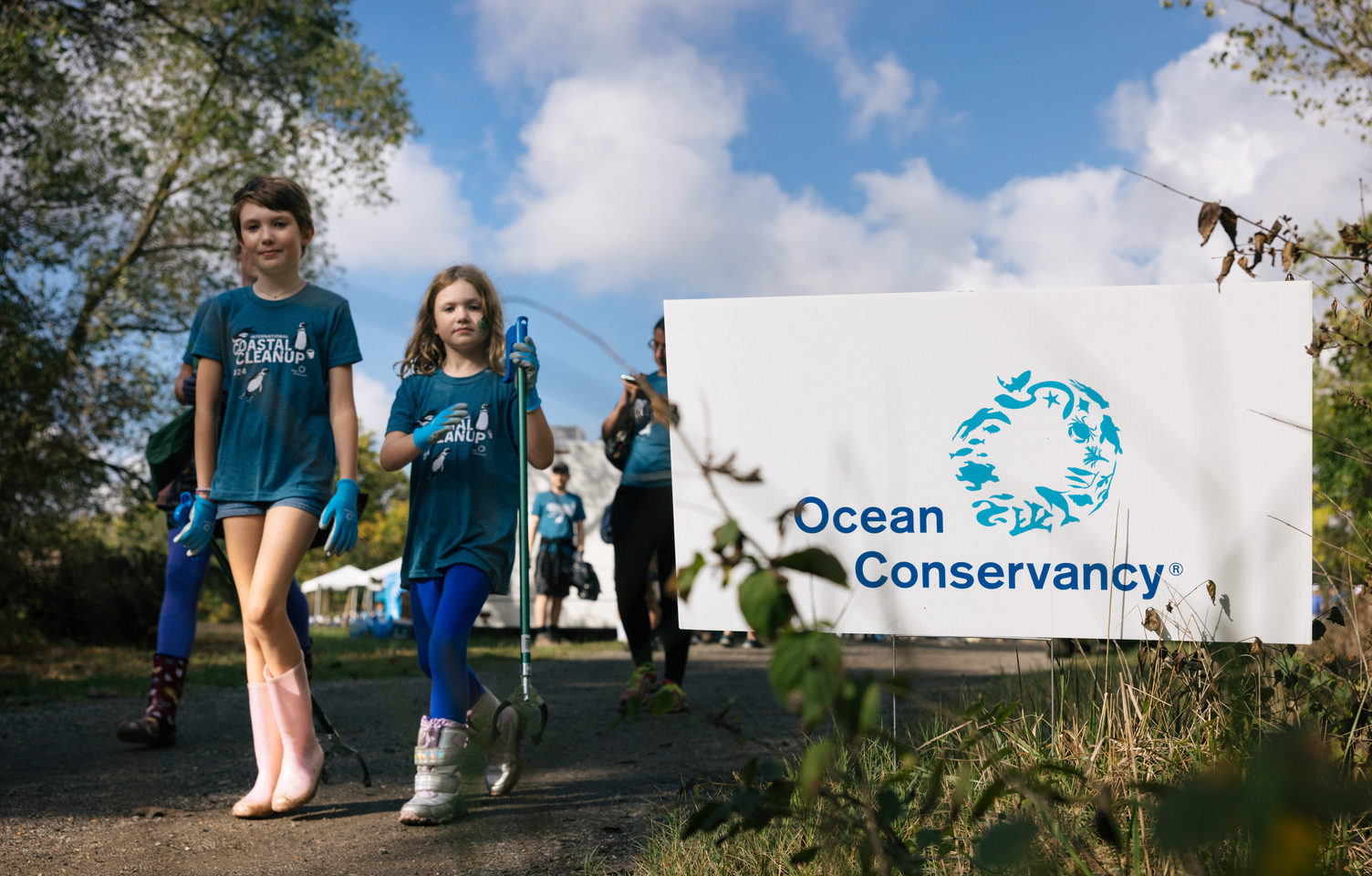 Volunteers clean up Kingman Island in Washington D.C.